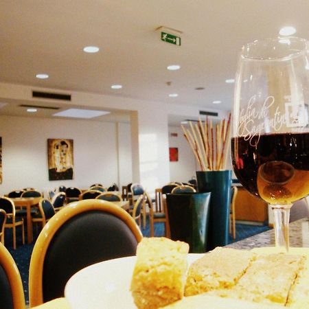 City Hotel & Suites Foligno Luaran gambar