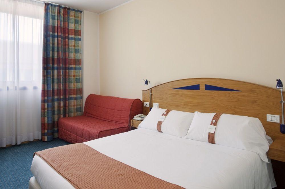 City Hotel & Suites Foligno Luaran gambar