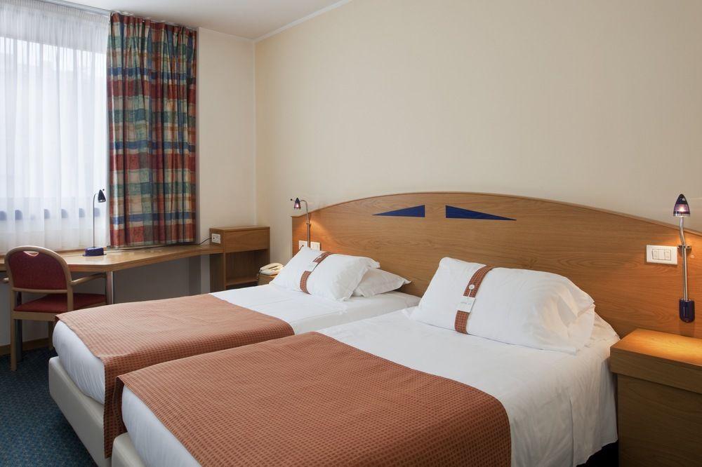 City Hotel & Suites Foligno Luaran gambar