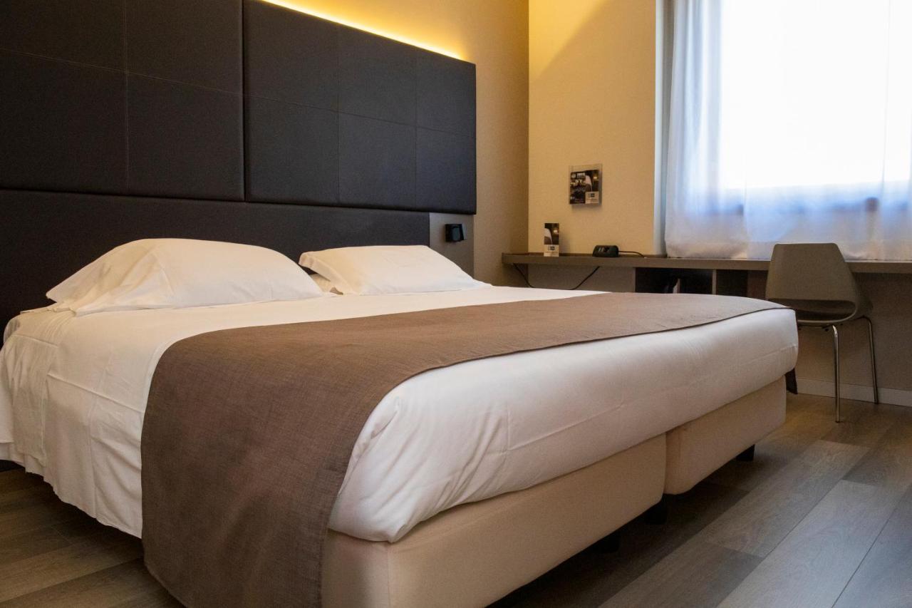 City Hotel & Suites Foligno Luaran gambar