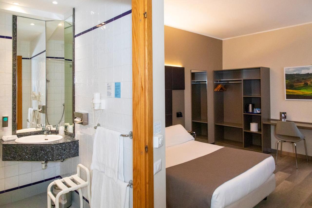 City Hotel & Suites Foligno Luaran gambar