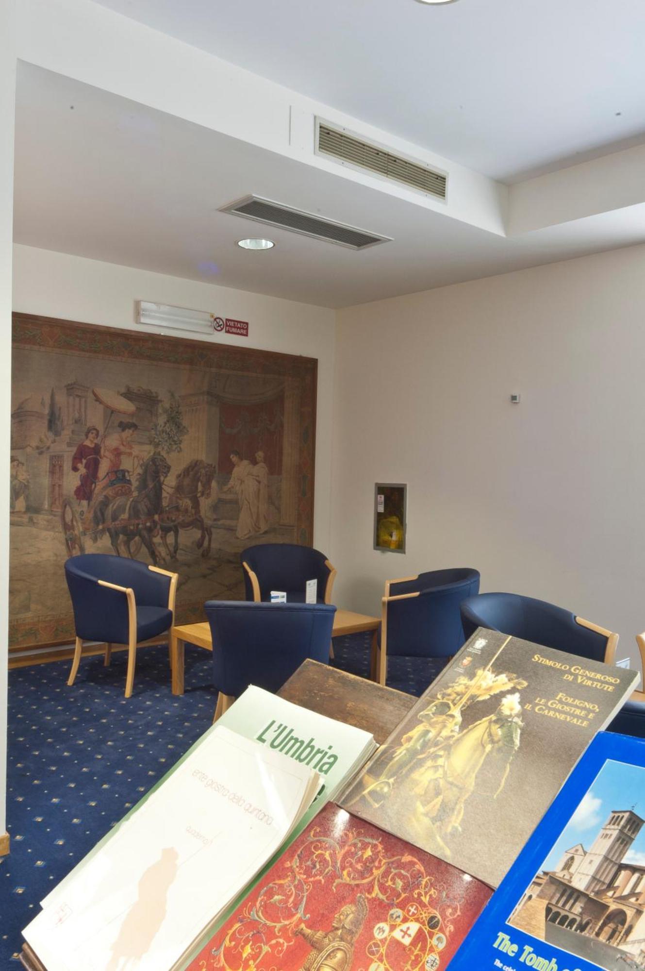 City Hotel & Suites Foligno Luaran gambar