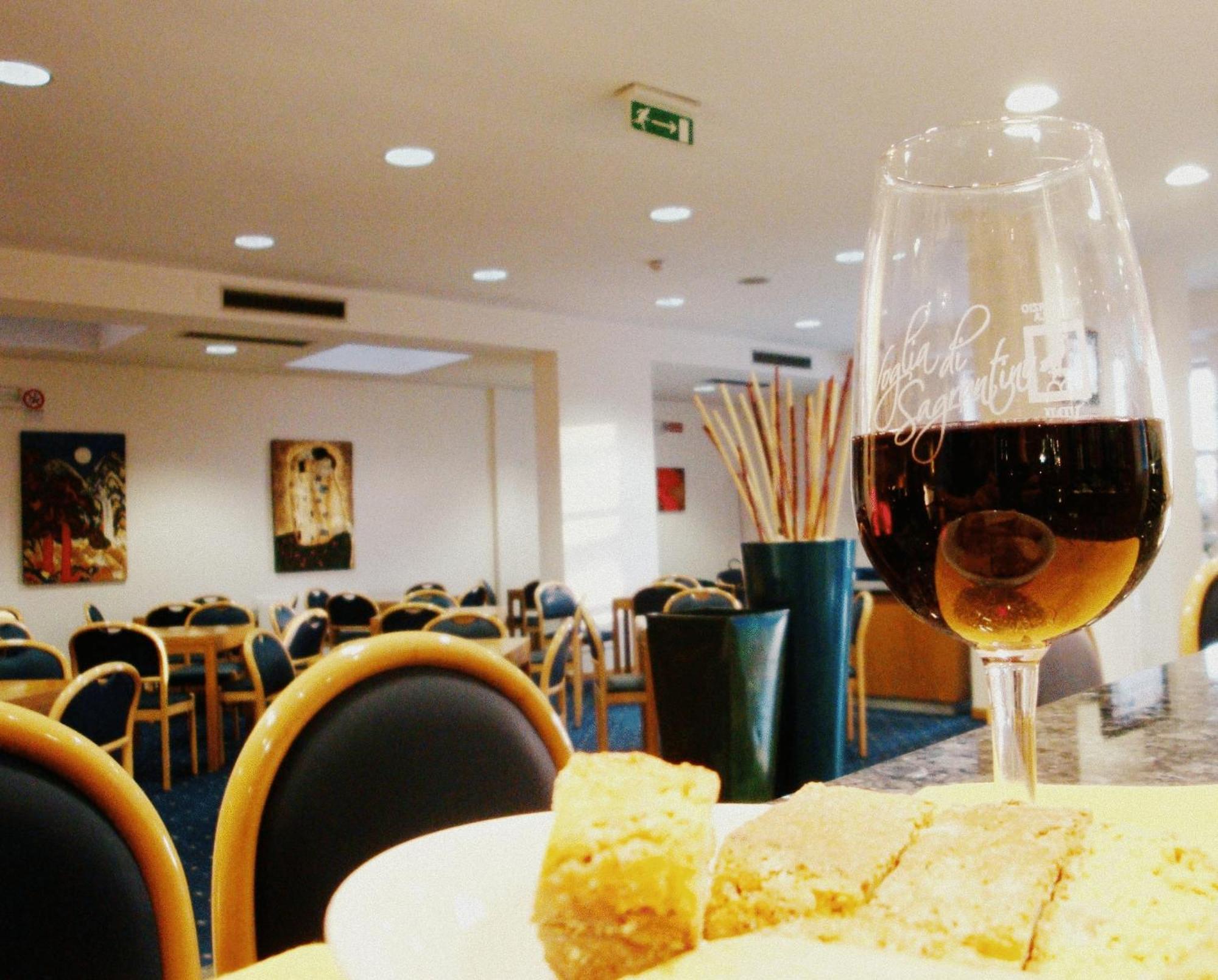 City Hotel & Suites Foligno Luaran gambar