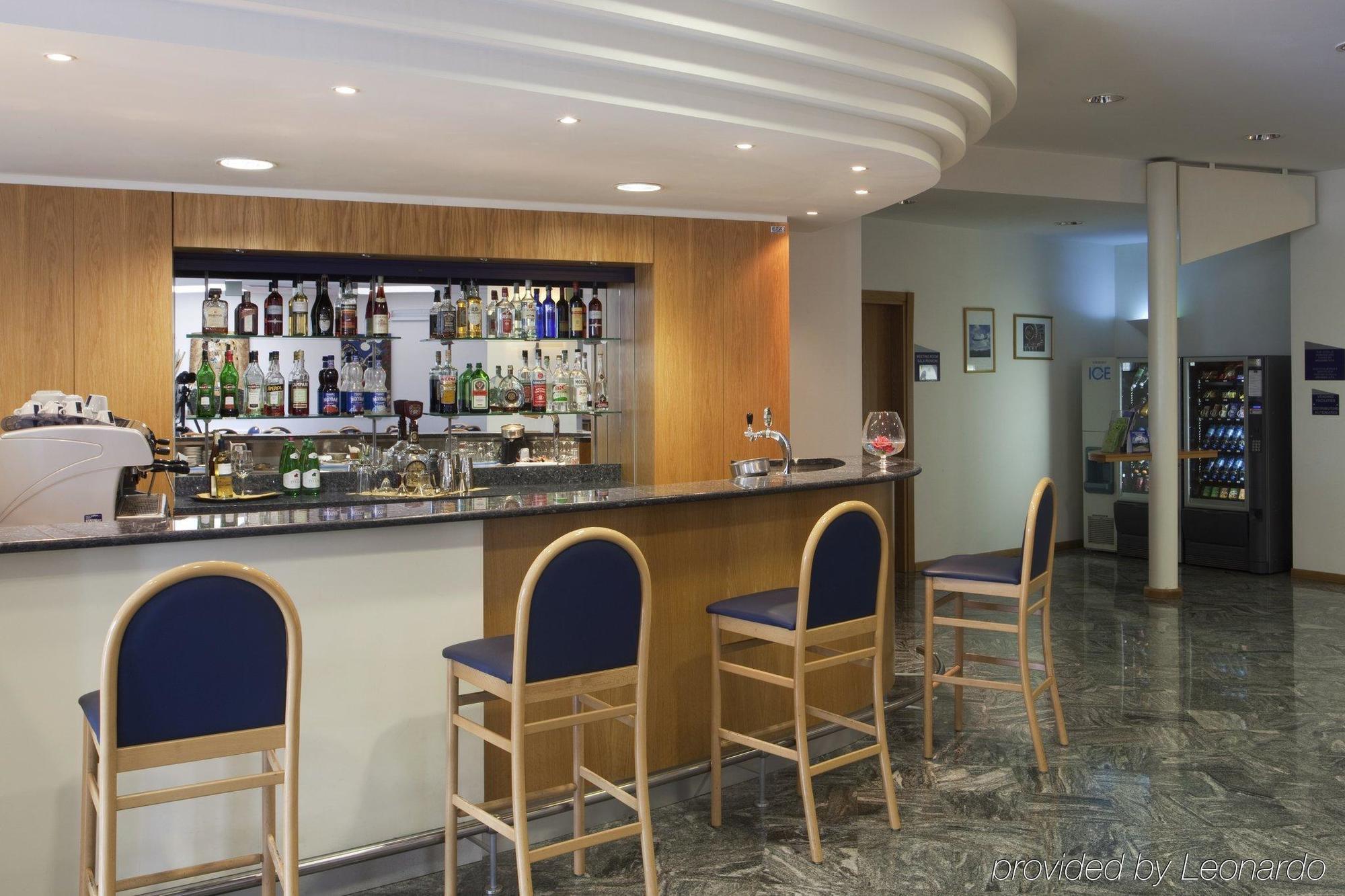 City Hotel & Suites Foligno Restoran gambar