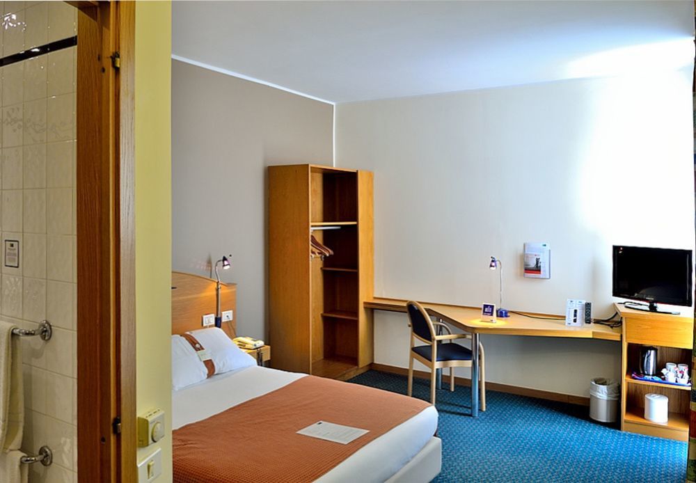 City Hotel & Suites Foligno Luaran gambar