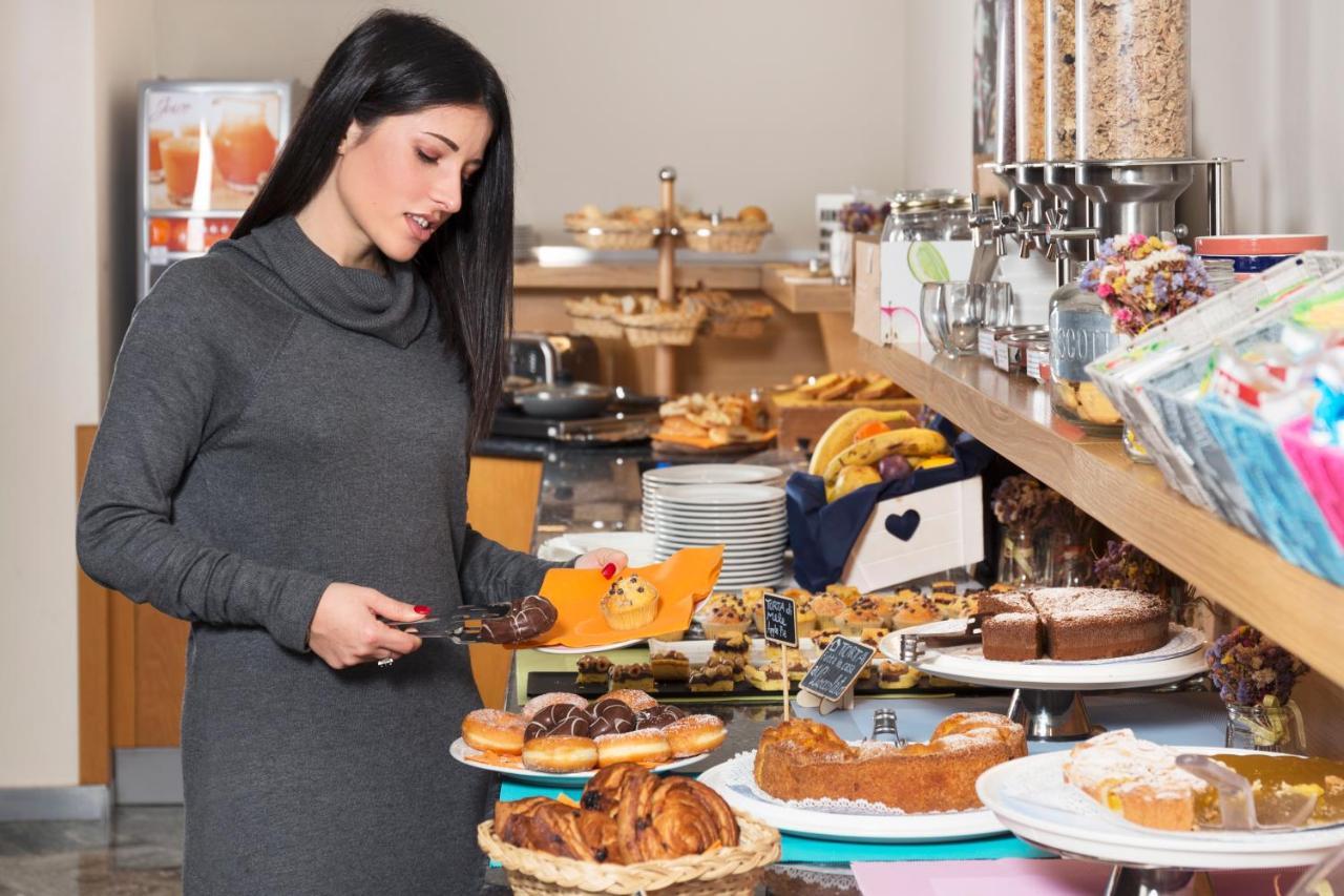 City Hotel & Suites Foligno Luaran gambar